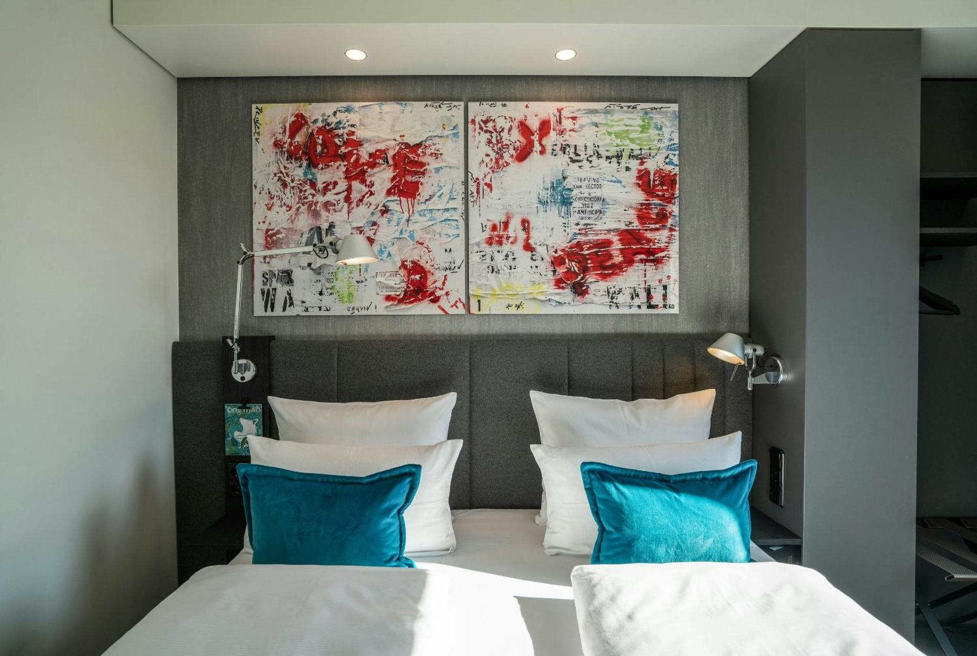 Motel One Berlin-Mitte — Photos 1